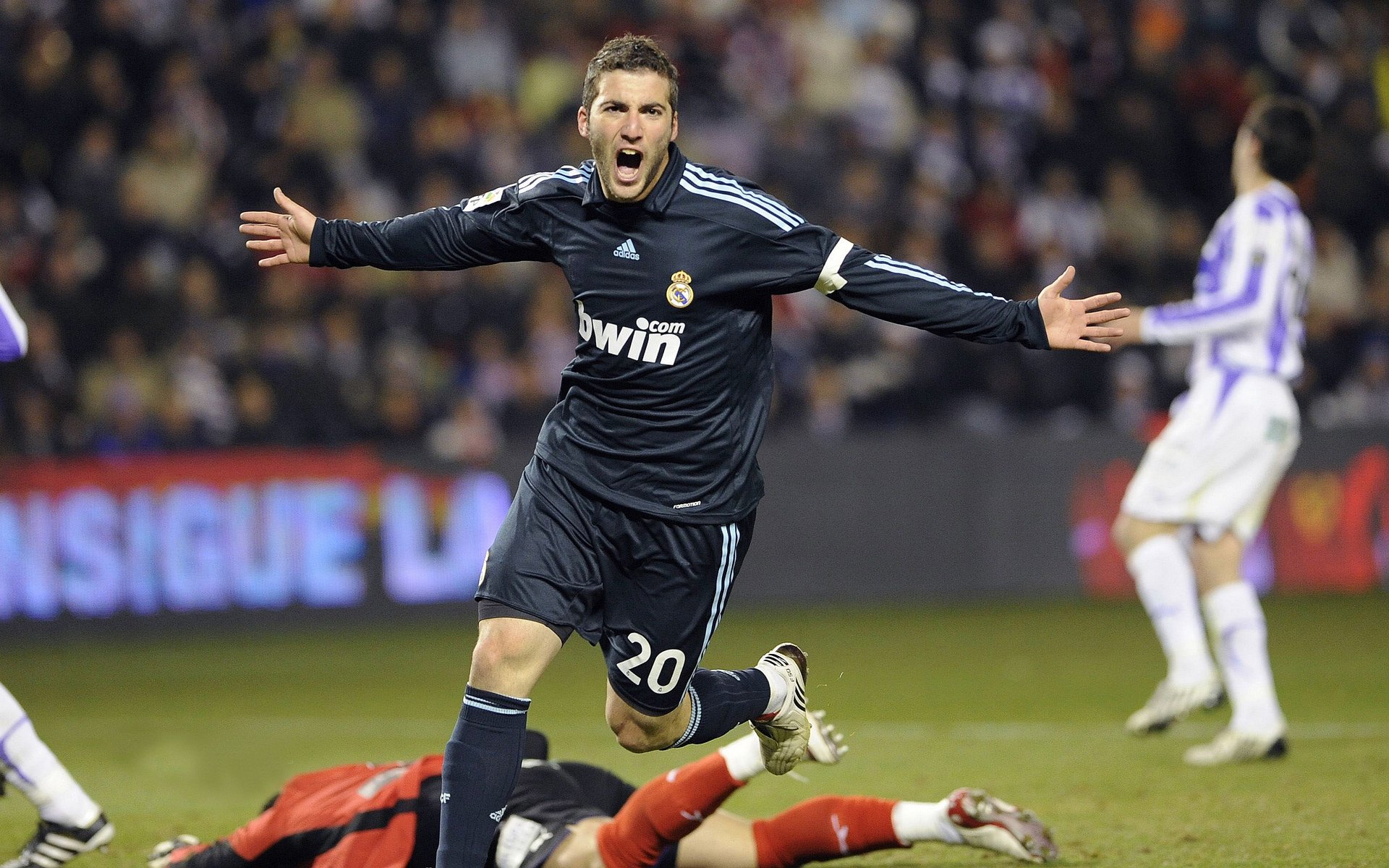 阿尔及利亚横扫爱尔兰,巴雷拉的战术革命与北非足球的觉醒