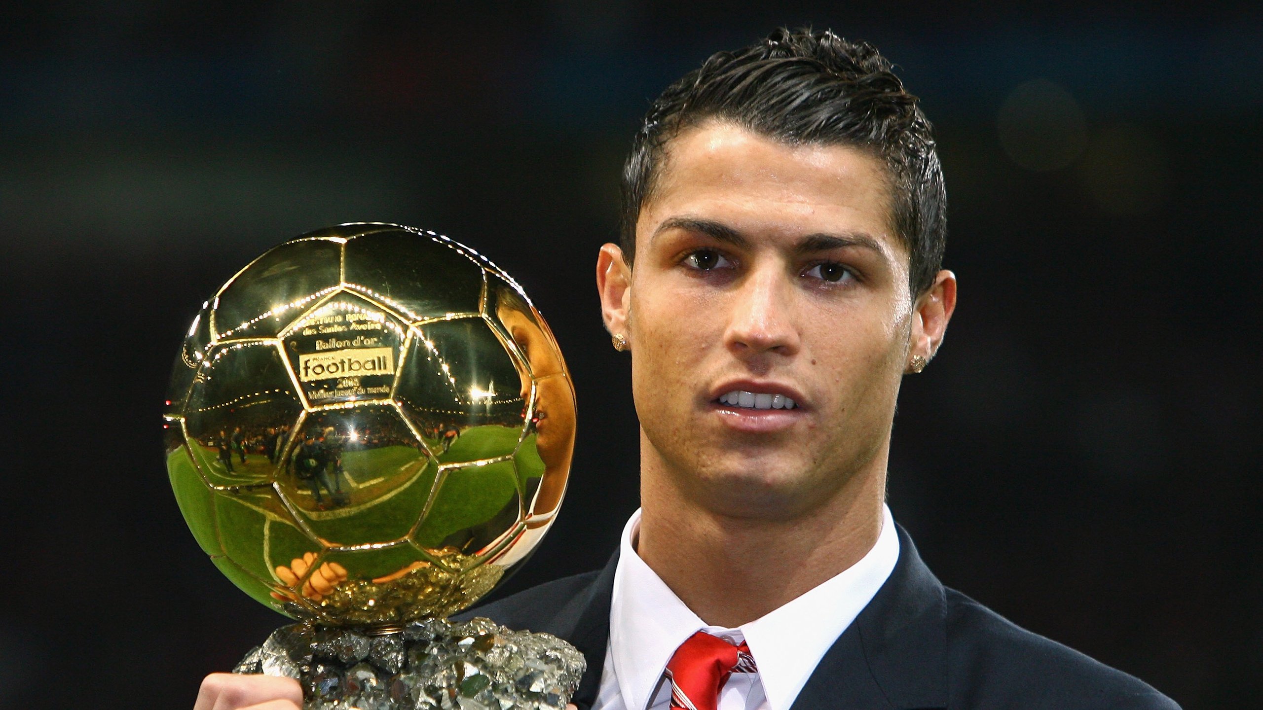 赖斯爆发撕裂希腊防线，AC米兰关键战突围奏响欧冠序曲